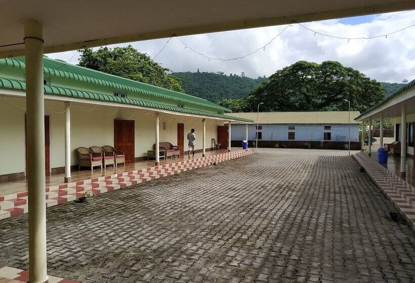 فندق Bagori Resort