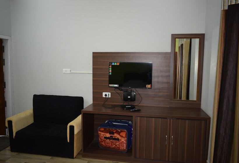 فندق Bagori Resort