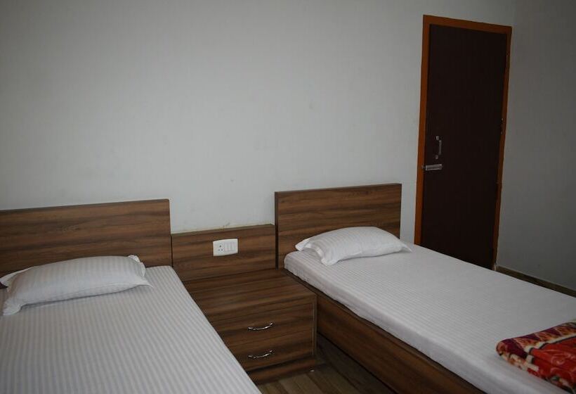 فندق Bagori Resort