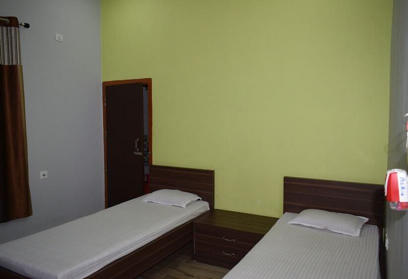 فندق Bagori Resort