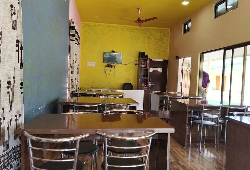 فندق Bagori Resort