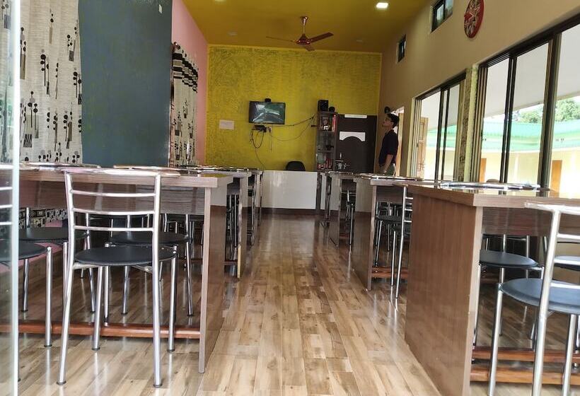 فندق Bagori Resort