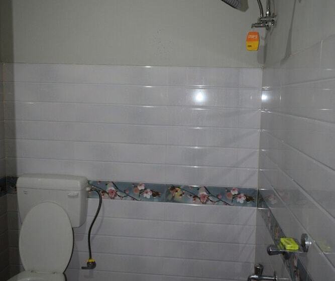 فندق Bagori Resort