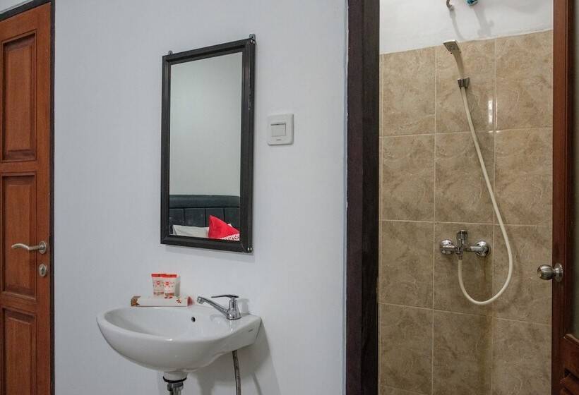 בית מלון כפרי Bali Radiance Canggu By Oyo Rooms