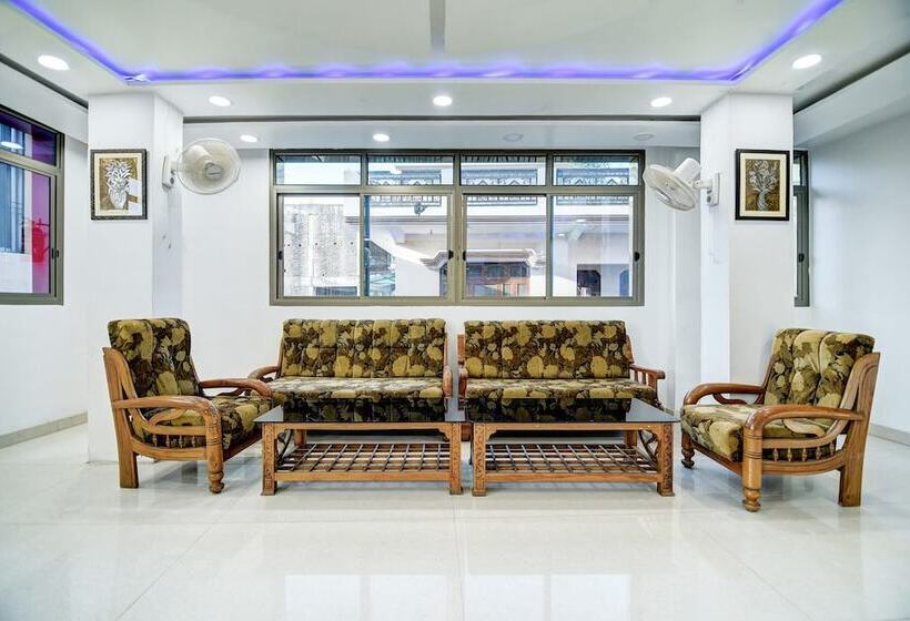 ホテル Capital O 38853 S Sumangalam Palace