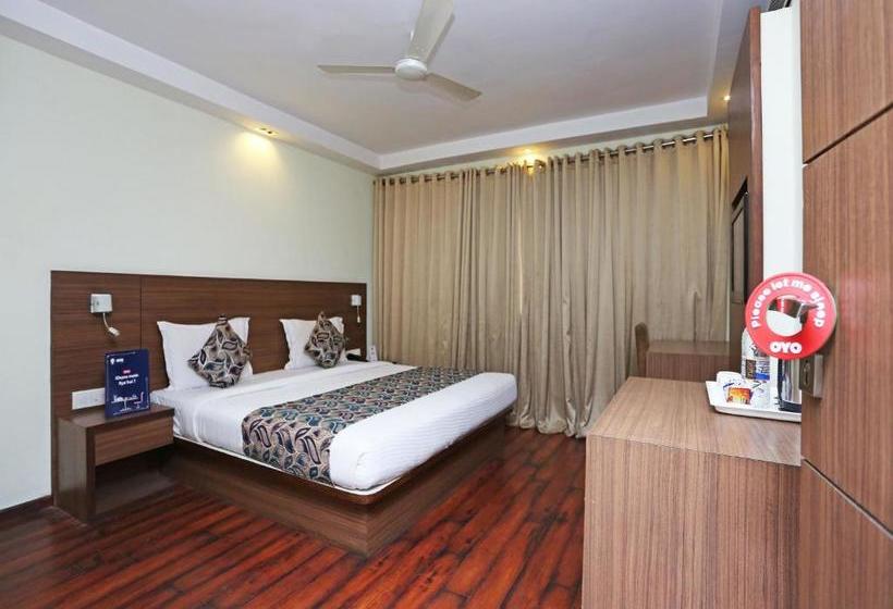 Capital O 9580 Hotel Garnet Inn