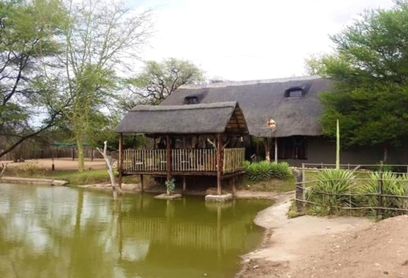 בית מלון כפרי Chinaka Game Lodge