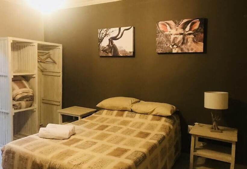 Отель Chinaka Game Lodge