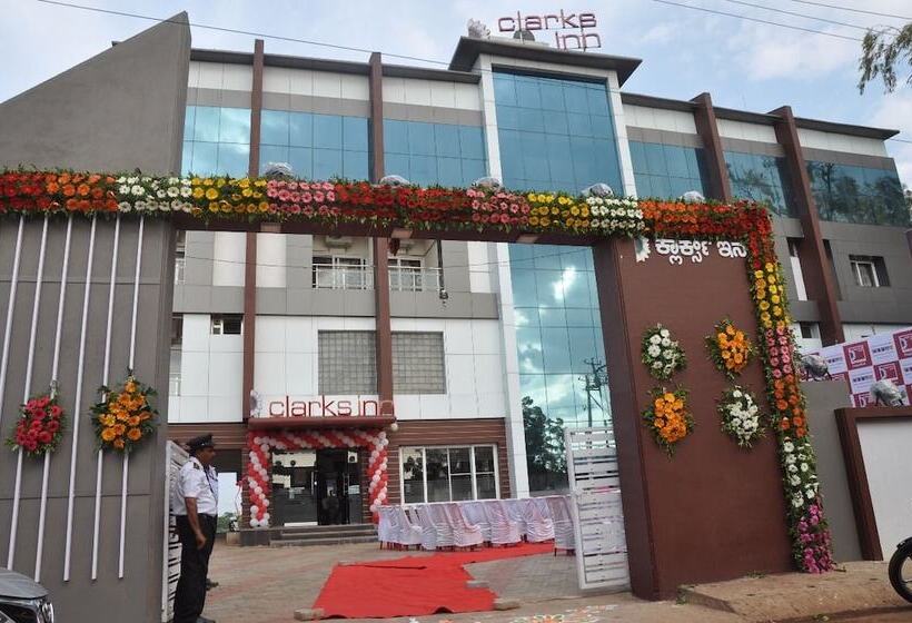 בית מלון כפרי Clarks Inn Bagalkot