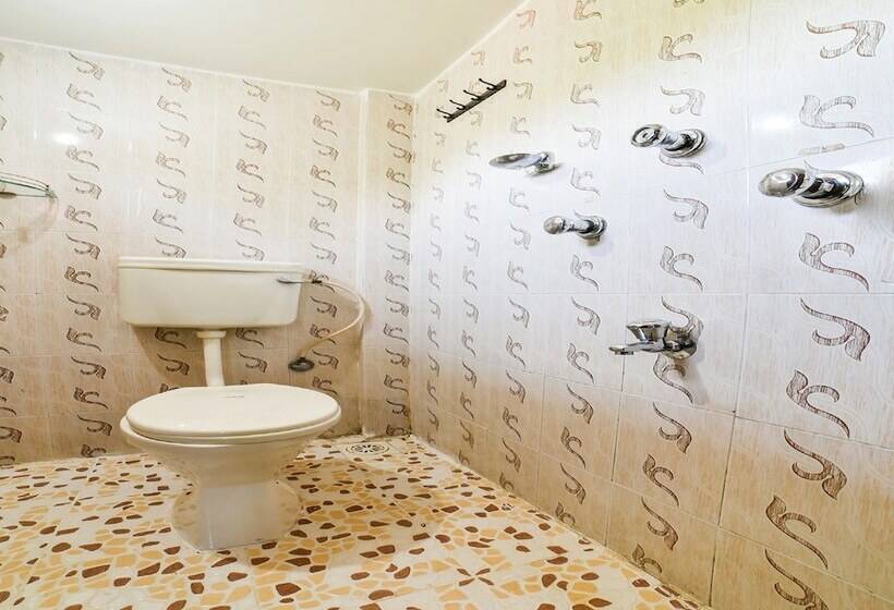 בית מלון כפרי Empire By Oyo Rooms