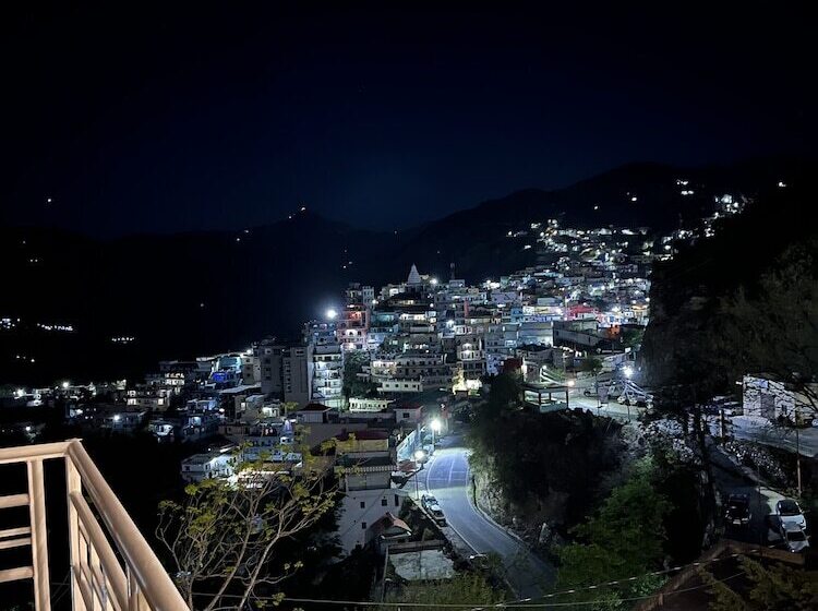 Отель Gautam Residency Chamba