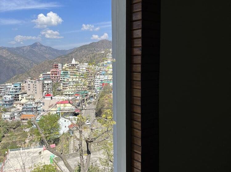 Отель Gautam Residency Chamba