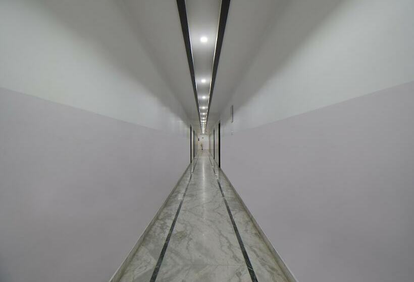 ホテル Holiday International By Oyo Rooms