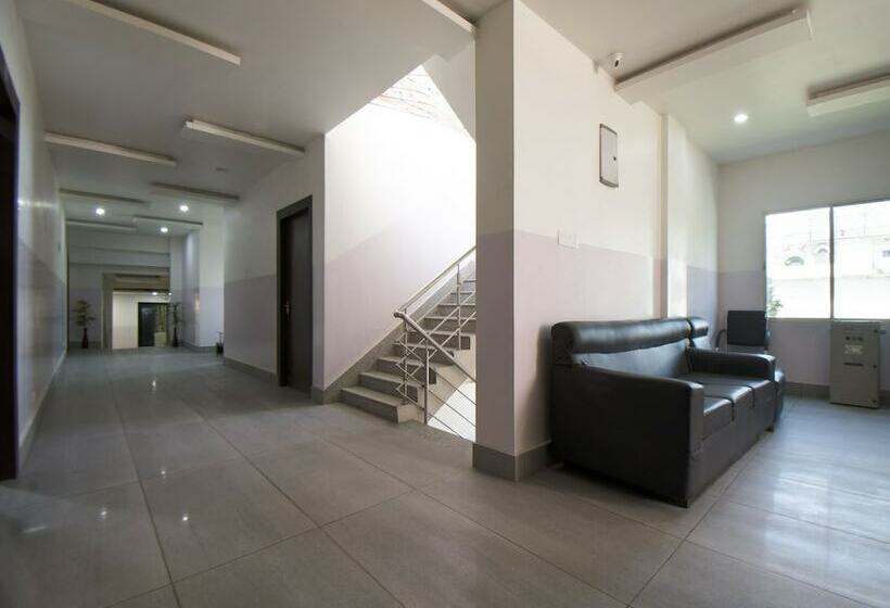 ホテル Holiday International By Oyo Rooms