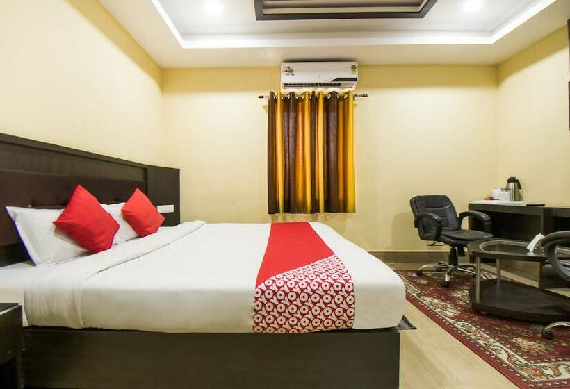 ホテル Holiday International By Oyo Rooms