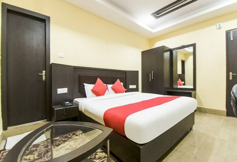 ホテル Holiday International By Oyo Rooms