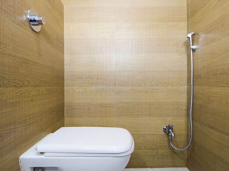 ホテル Holiday International By Oyo Rooms