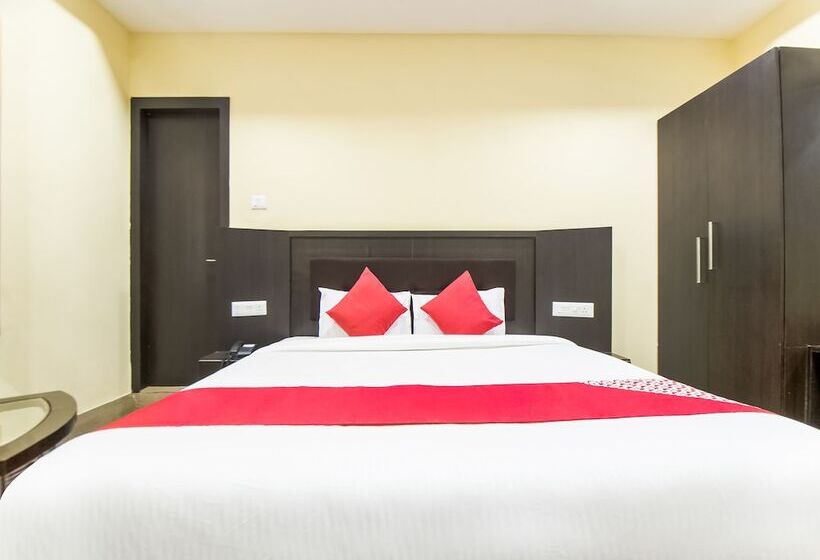 ホテル Holiday International By Oyo Rooms