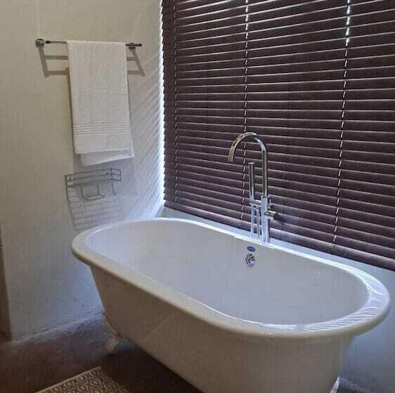 ホテル Iphofolo Lodge