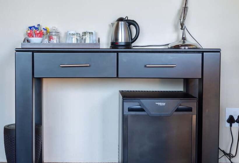 ホテル Iphofolo Lodge