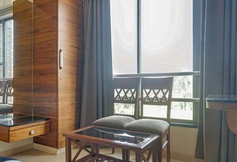 فندق Maval Grand