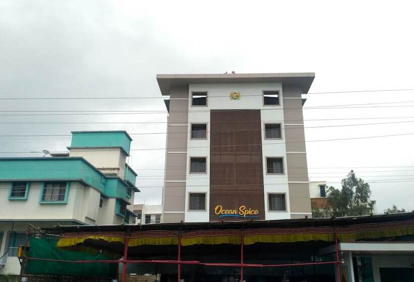 فندق Maval Grand