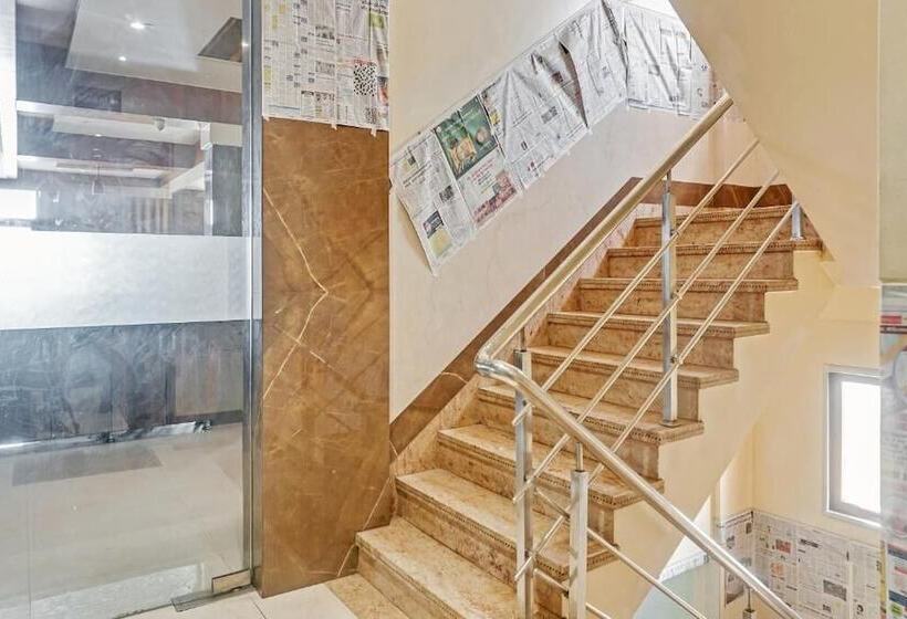 فندق Maval Grand