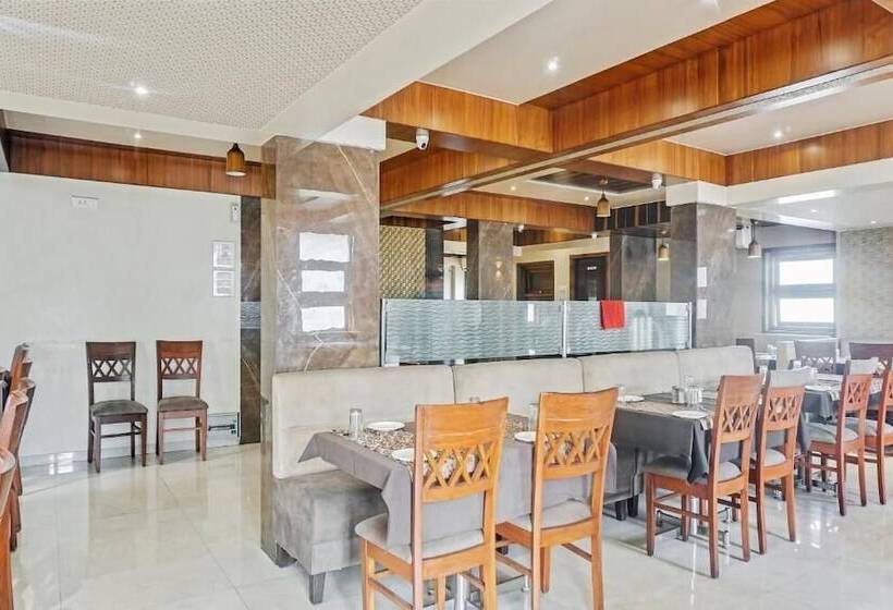 فندق Maval Grand