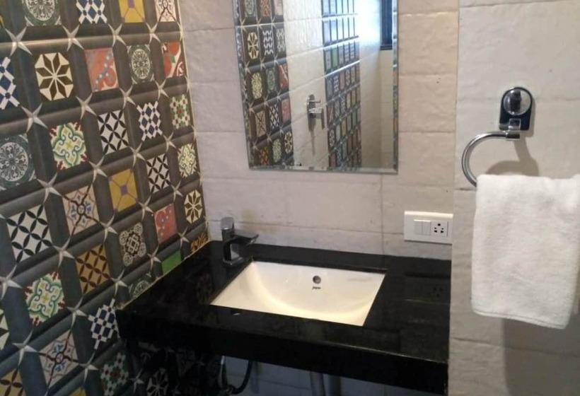 فندق Maval Grand