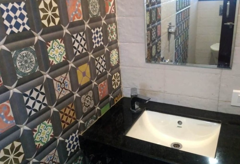 فندق Maval Grand