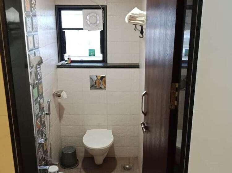 فندق Maval Grand