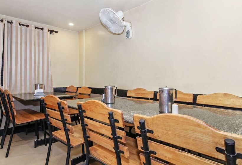 בית מלון כפרי Megharaj By Oyo Rooms