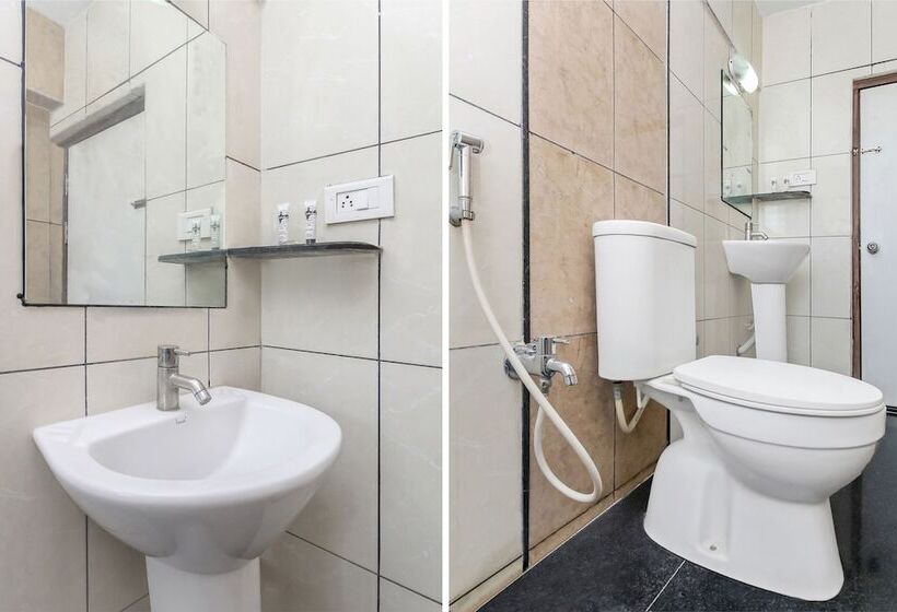 בית מלון כפרי Megharaj By Oyo Rooms