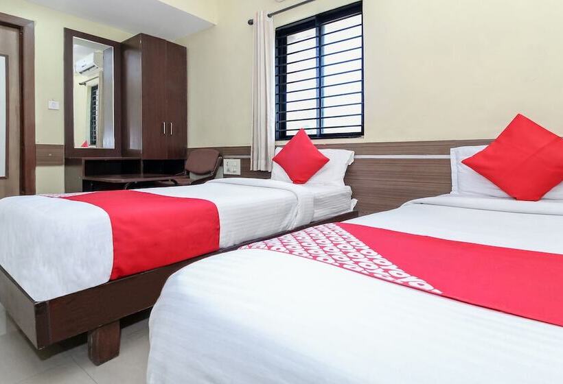 בית מלון כפרי Megharaj By Oyo Rooms