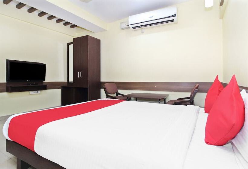 בית מלון כפרי Megharaj By Oyo Rooms