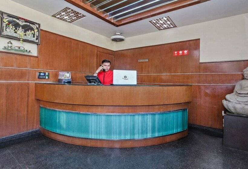 בית מלון כפרי Megharaj By Oyo Rooms