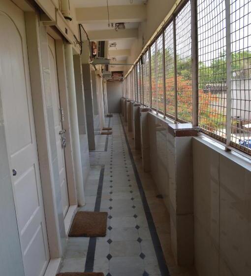 בית מלון כפרי Mourya Deluxe A/c Lodge