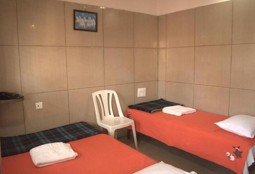 בית מלון כפרי Mourya Deluxe A/c Lodge