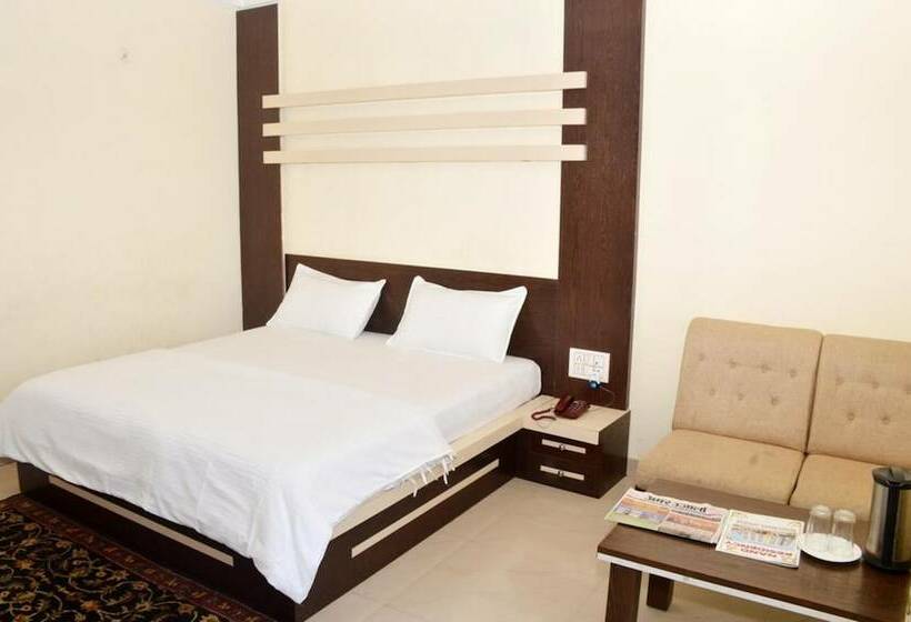 Отель Nand Residency