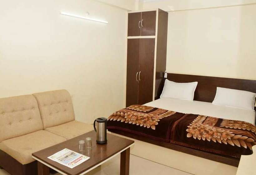 Отель Nand Residency