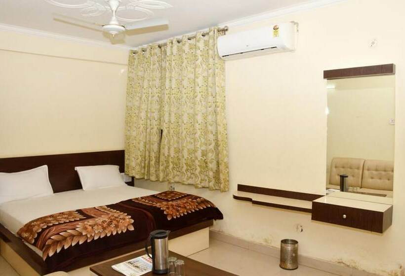 Отель Nand Residency