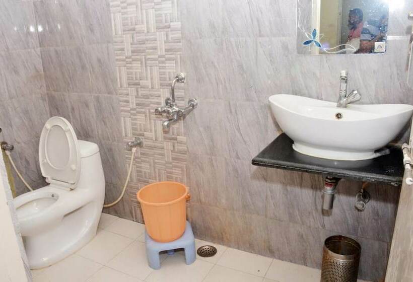 Отель Nand Residency