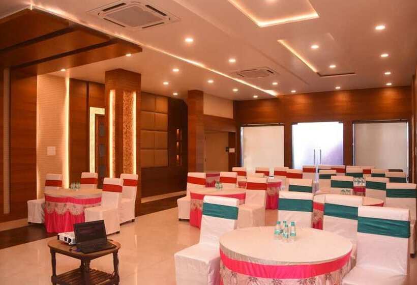 Отель Nand Residency