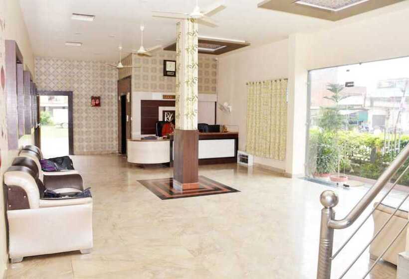 Отель Nand Residency