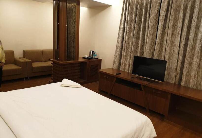 Отель Nand Residency