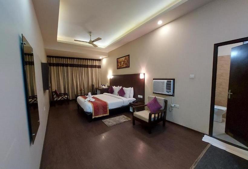 בית מלון כפרי Park View Clarks Inn Arrah