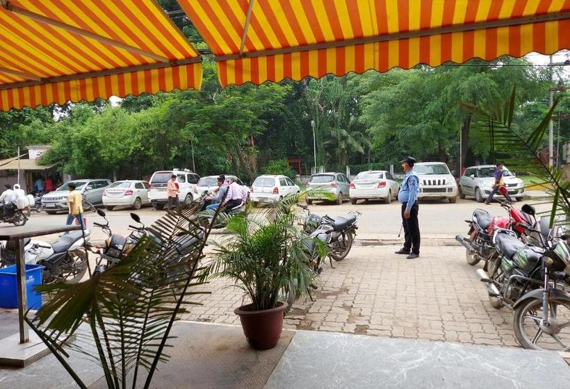 בית מלון כפרי Park View Clarks Inn Arrah