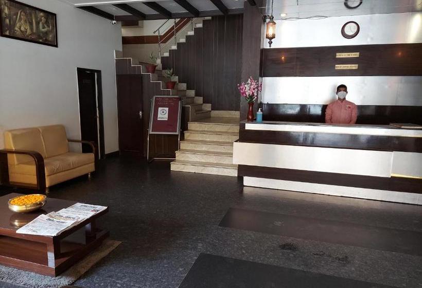 בית מלון כפרי Park View Clarks Inn Arrah