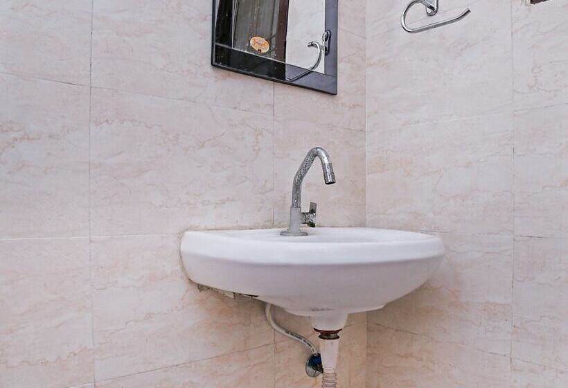 בית מלון כפרי Pujitha Residency By Oyo Rooms