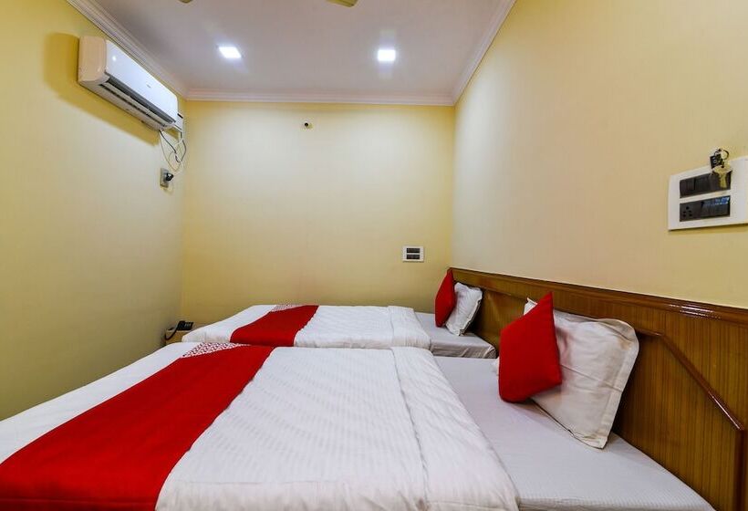 בית מלון כפרי Pujitha Residency By Oyo Rooms